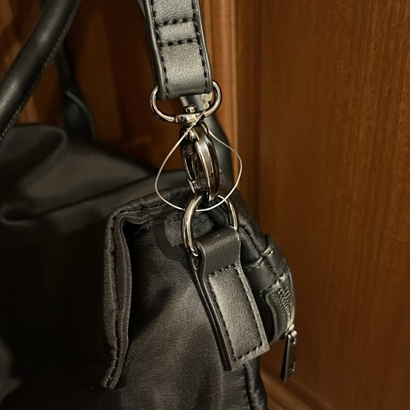 Fabletics The Grip Tote Duffel Gym/Travel Bag, Black, 20.5” x 11.5” x 6.5” - Picture 11 of 15